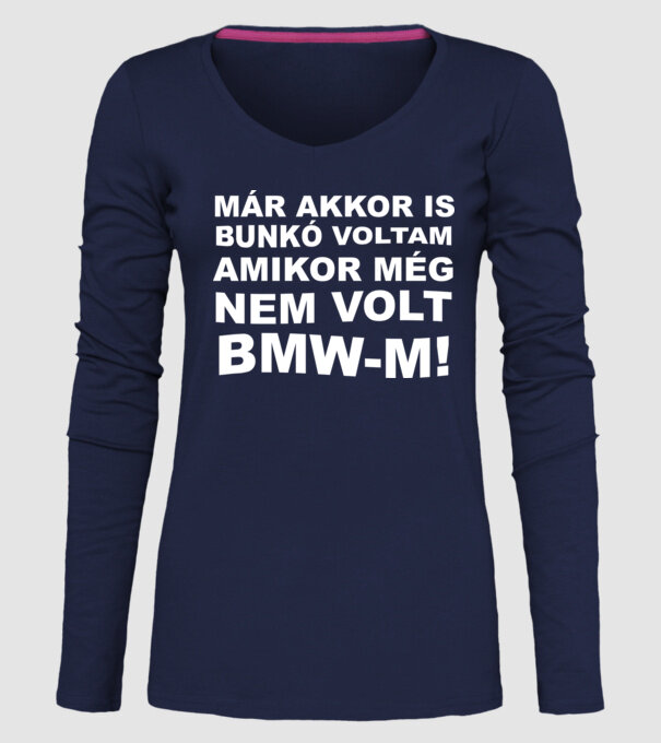  minta sötétkék pólón