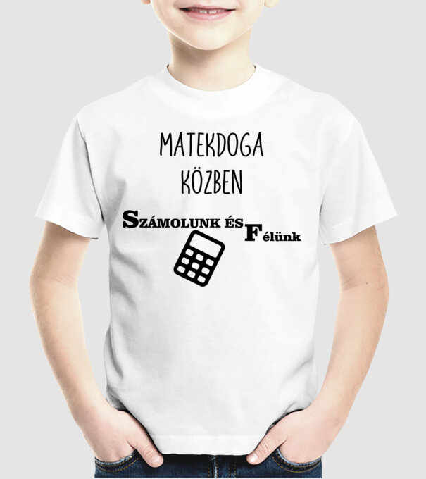  minta fehér pólón