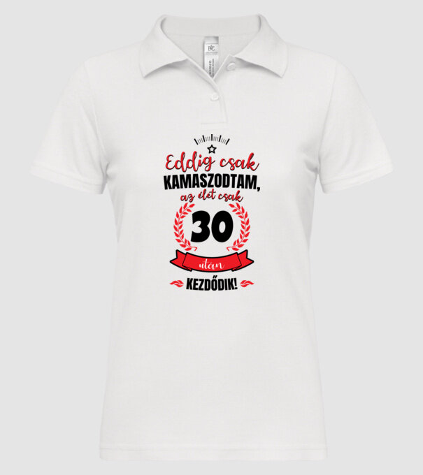  minta fehér pólón