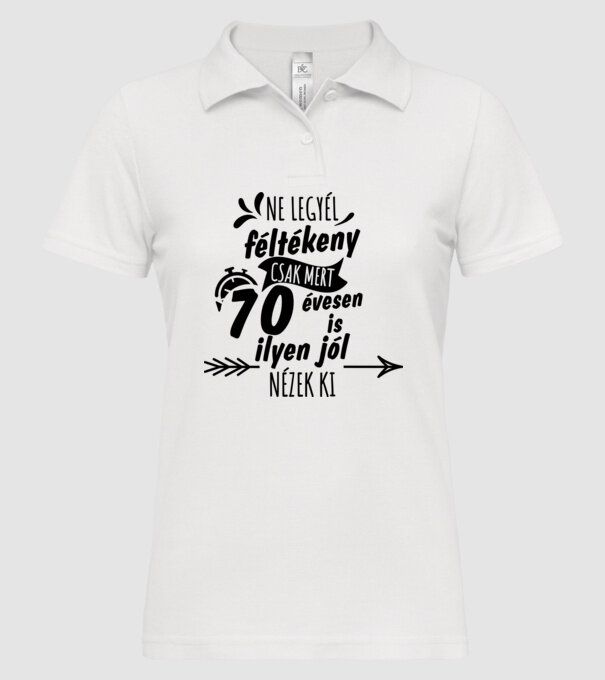  minta fehér pólón