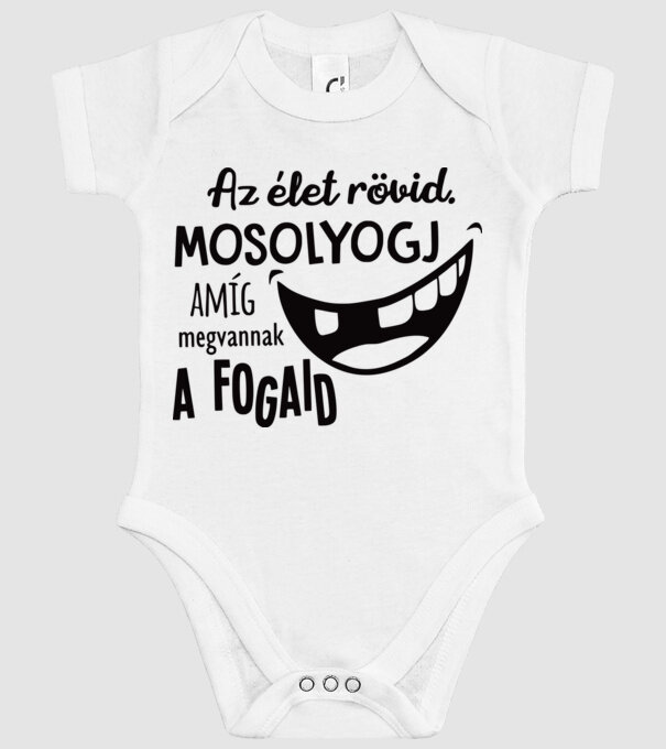  minta fehér pólón