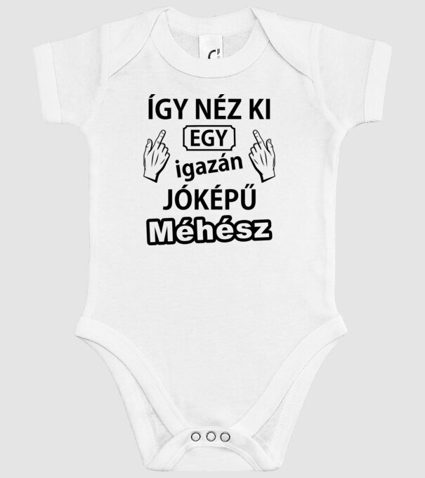  minta fehér pólón
