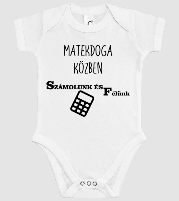  minta fehér pólón