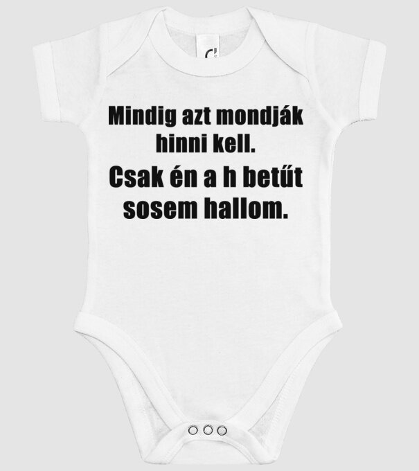  minta fehér pólón