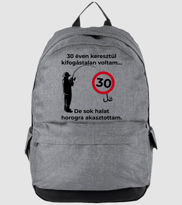  minta szürke pólón