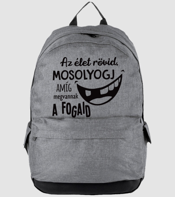  minta szürke pólón