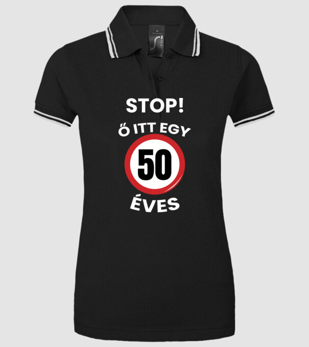  minta fekete pólón
