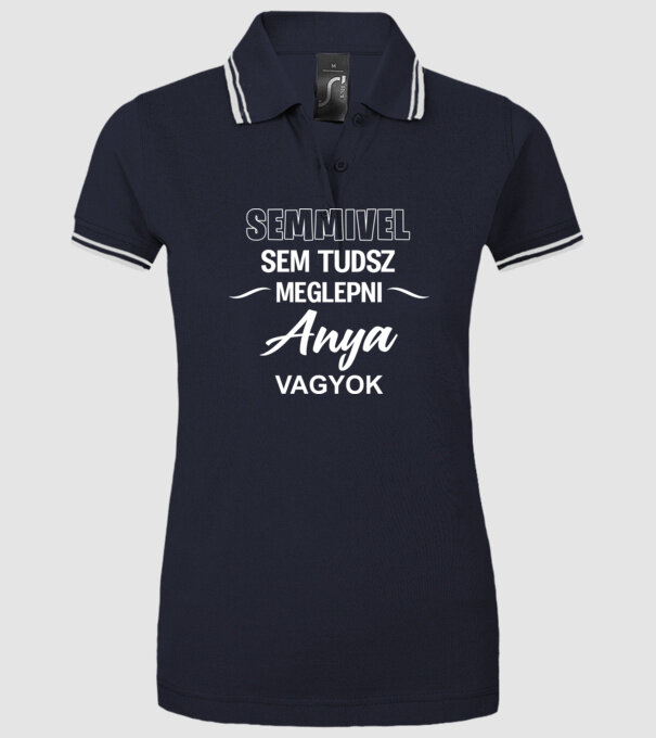  minta sötétkék pólón