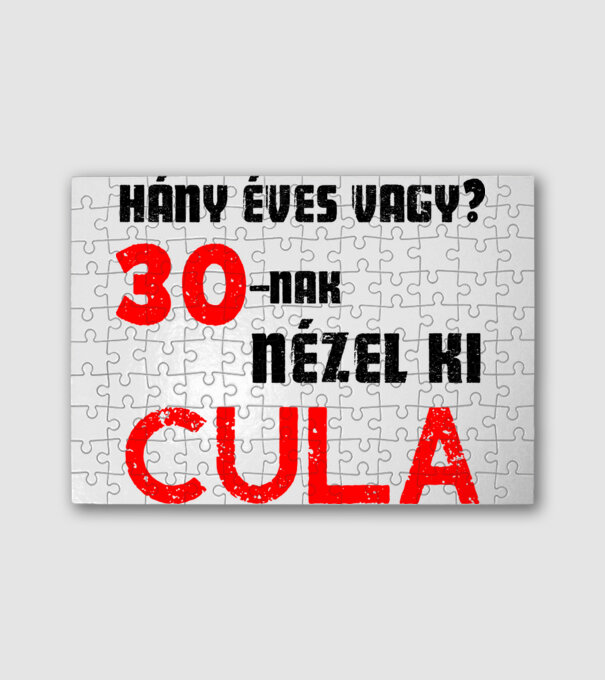  minta fehér pólón