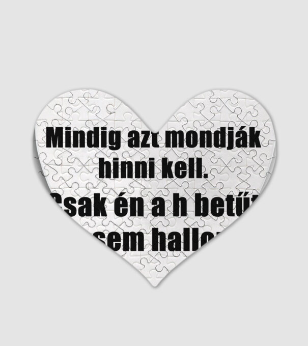  minta fehér pólón